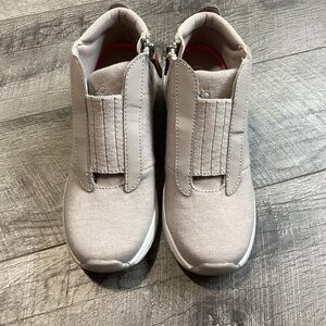 Ryka Gwyn Wedge Sneaker Size 6W